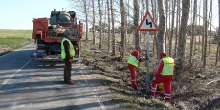 Imagen La Diputación sustituirá 495 señales deterioradas de las carreteras provinciales para mejorar su seguridad