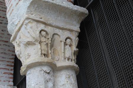 Imagen: Detalle capiteles románicos de la Iglesia